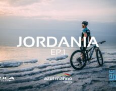 Descubre la emoción del ciclismo de montaña en las impresionantes montañas de Ajloun, un destino turístico imperdible en Jordania