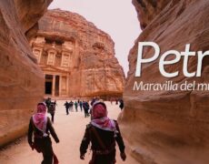 Descubre la emocionante escalada en roca en Petra, una aventura imprescindible en tu viaje por Jordania