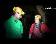 Explora la emocionante espeleología en las cuevas de Al-Hasa en Jordania: una aventura imprescindible para tu viaje de turismo