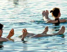 Turismo extremo en Jordania: Descubre el Mar Muerto en una emocionante excursión en moto de agua